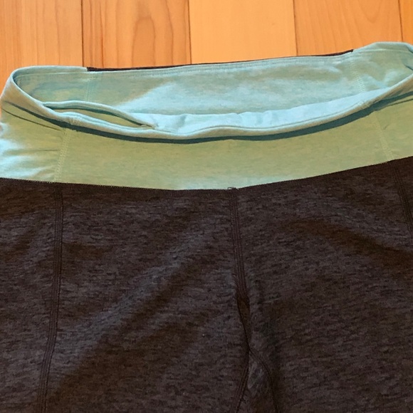 UNDER ARMOUR Crop Leggings - Picture 4 of 6